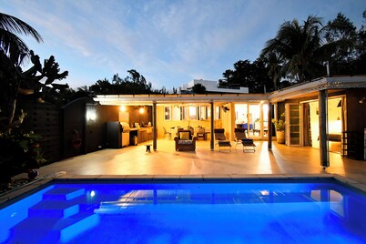 Chalet Kestrel waterfront, private pool, wifi, beautiful beach and snorkeling