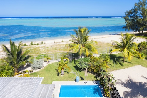 Chalet Kestrel waterfront, private pool, wifi, beautiful beach and snorkeling