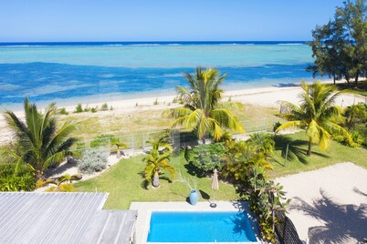 Chalet Kestrel waterfront, private pool, wifi, beautiful beach and snorkeling