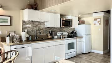 Frigorífic, microones, forn i placa de cuina