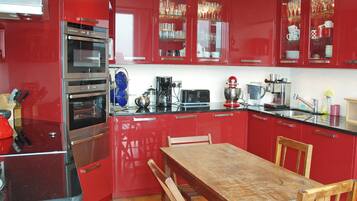 Lava-louças, cadeirão de bebê