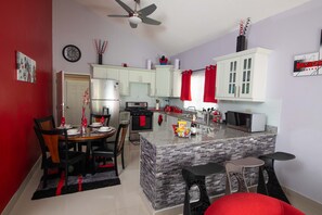 Premium Villa, 2 Bedrooms, Garden View | Living area