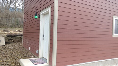 FAYETTEVILLE DOWNTOWN TREEHOUSE