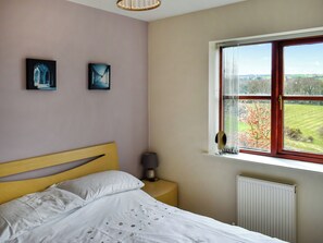 3 bedrooms, free WiFi, bed sheets