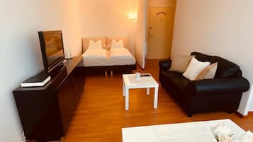 1 bedroom, desk, iron/ironing board, WiFi