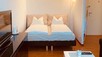 1 bedroom, desk, iron/ironing board, WiFi