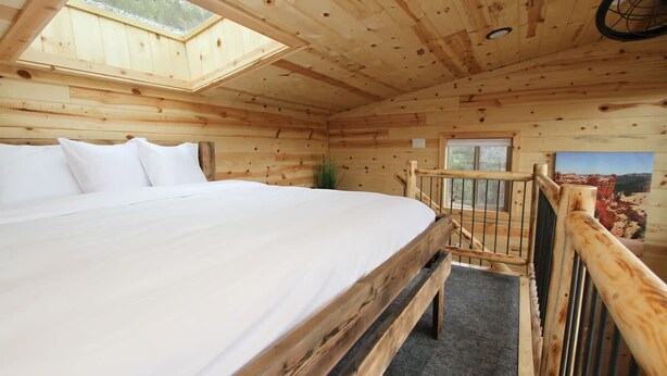 1 bedroom, WiFi, bed sheets - Stargazing Treetop near Zion with King Bed (Orderville)