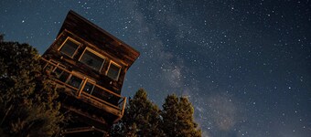 Treetop Cabin 9 Near Zion & Bryce with resort pools
