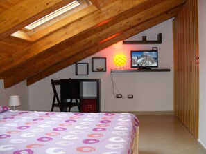 4 chambres, bureau, fer et planche à repasser, accès au Wi-Fi (inclus)