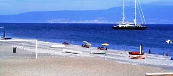 SINGLE VILLA 20meters from the SEA and/or for THERMAL CURE near TAORMINA