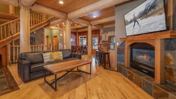 Televisión, chimenea y futbolito