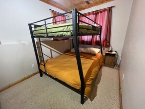 6 bedrooms, WiFi, bed sheets