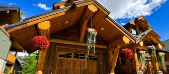 Cozy Log Home Hot tub Short Flat Walk to Lifts