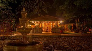 Façade de lâhĂ©bergement - soirĂ©e/nuit