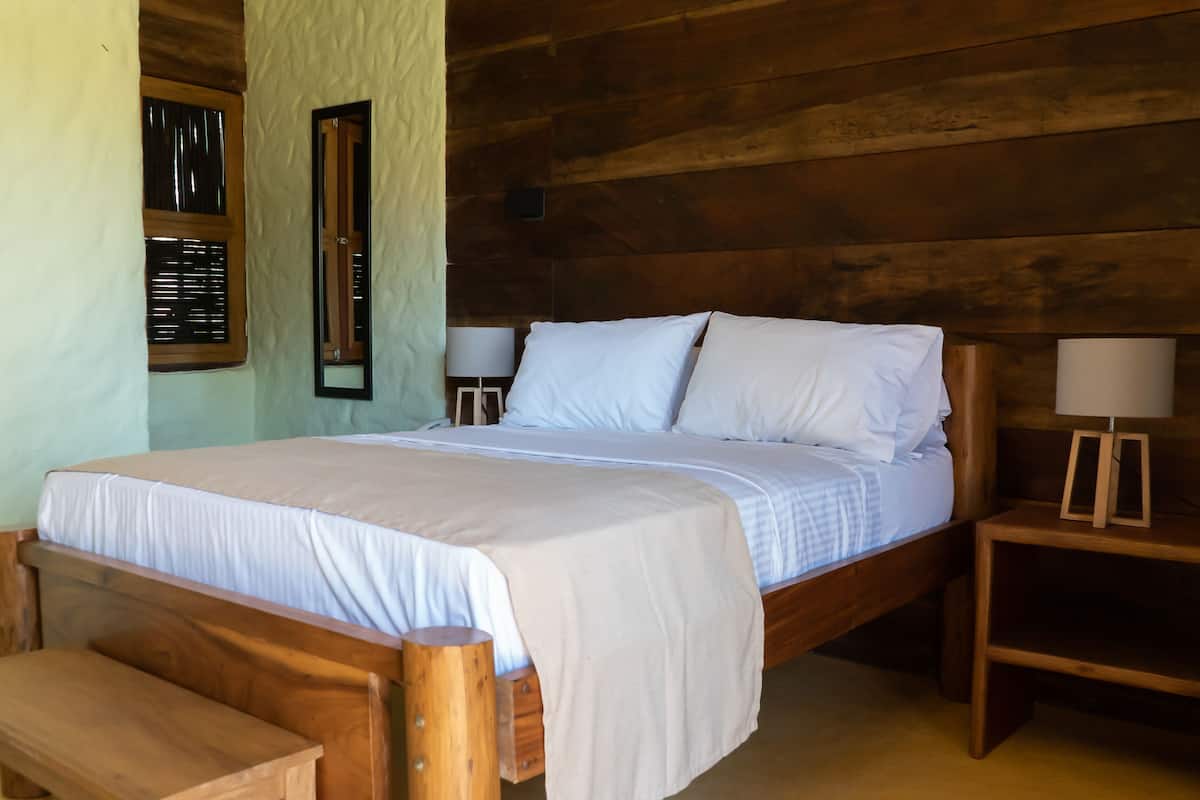 Habitación doble Premium | Caja de seguridad en la habitación y ropa de cama