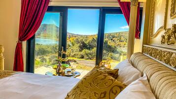 Romantic Studio Suite, 1 King Bed, Lake View | 1 bedroom, Egyptian cotton sheets, premium bedding, down comforters