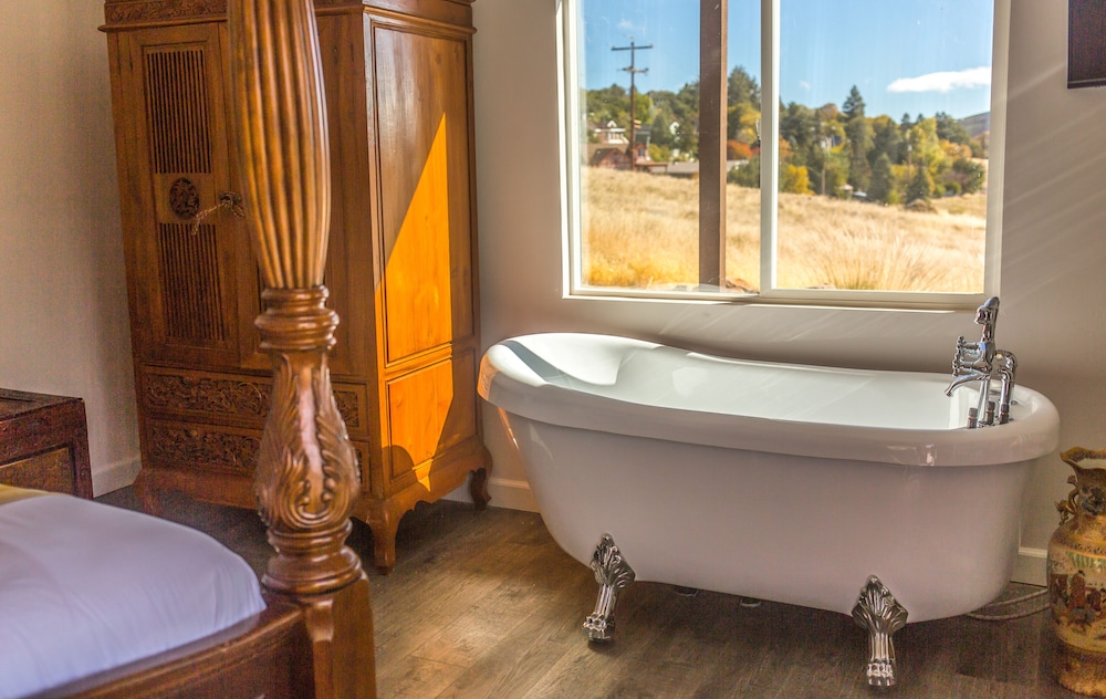 Quiet Mind Mountain Lodge, Retreat & Spa by null