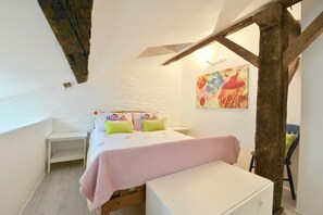 3 chambres, fer et planche Ă repasser, Wi-Fi, draps fournis