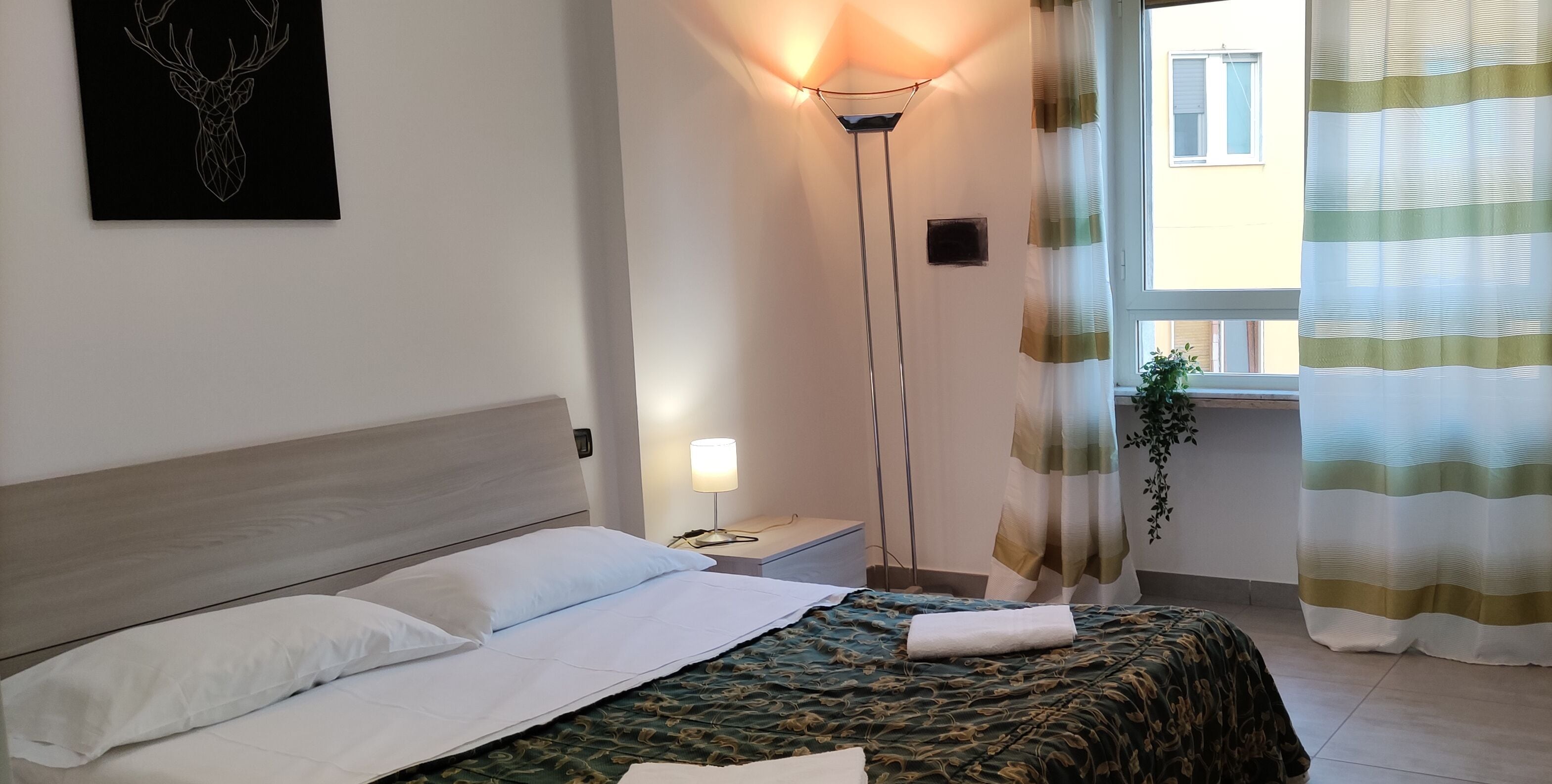 2 chambres, coffres-forts dans les chambres, fer et planche à repasser