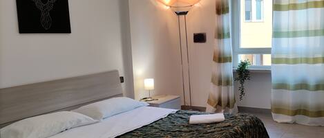 2 quartos, cofres nos quartos, ferros/tábuas de passar roupa