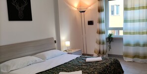 2 chambres, coffres-forts dans les chambres, fer et planche à repasser