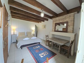 3 bedrooms, iron/ironing board, WiFi