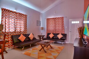 Refrigerador con freezer, microondas, horno, placa de cocina