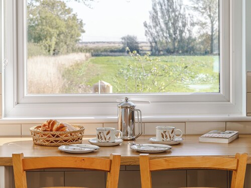 4 bedroom accommodation in Tillingham, near Southminster