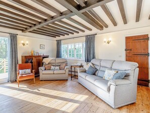 Living area - 4 bedroom accommodation in Tillingham, near Southminster (Tillingham, near Southminster)
