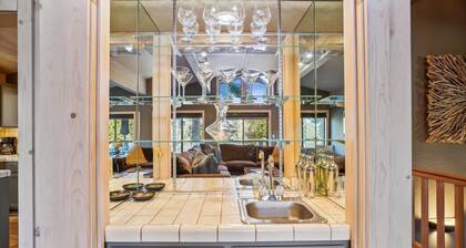 Quaint Forest View Condo Rocky Ridge #104
