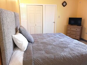 Comfort Suite, 1 Bedroom, Executive Level | 1 bedroom, in-room safe, blackout drapes, iron/ironing board