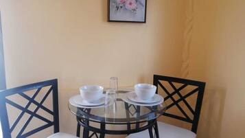 Suite Comfort, 1 kamar tidur, lantai eksekutif | Makan di kamar
