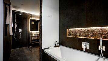 Penthouse | Bathroom | Hair dryer, bathrobes, heated floors, towels