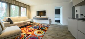 Superior Apartment | Living area | 65-inch flat-screen TV with satellite channels, TV, heated floors - Primera Apartments (Singen)