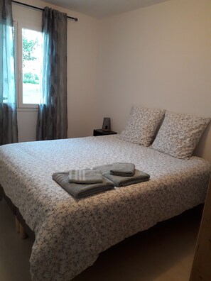 4 chambres, fer et planche à repasser, lit parapluie, Wi-Fi gratuit