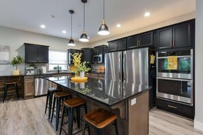 Full-sized fridge, microwave, oven, stovetop - Livin' The Dream- Indoor Outdoor pool & Private Hot Tub! (Branson)