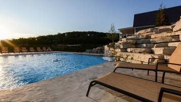 Una piscina cubierta