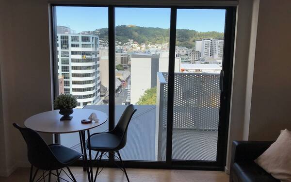Apartment Heart of Wellington City - Balcony over the City Lights
