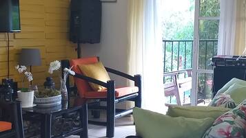 Télévision, lecteur de DVD, chaßne hi-fi