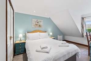 3 bedrooms, iron/ironing board, travel cot, Internet