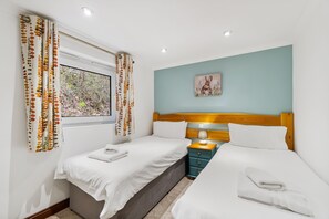 3 soverom, strykejern/-brett, reiseseng for barn og internettilgang