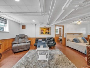 Classic-huone | Ylelliset vuodevaatteet, yksilöllisesti sisustettu