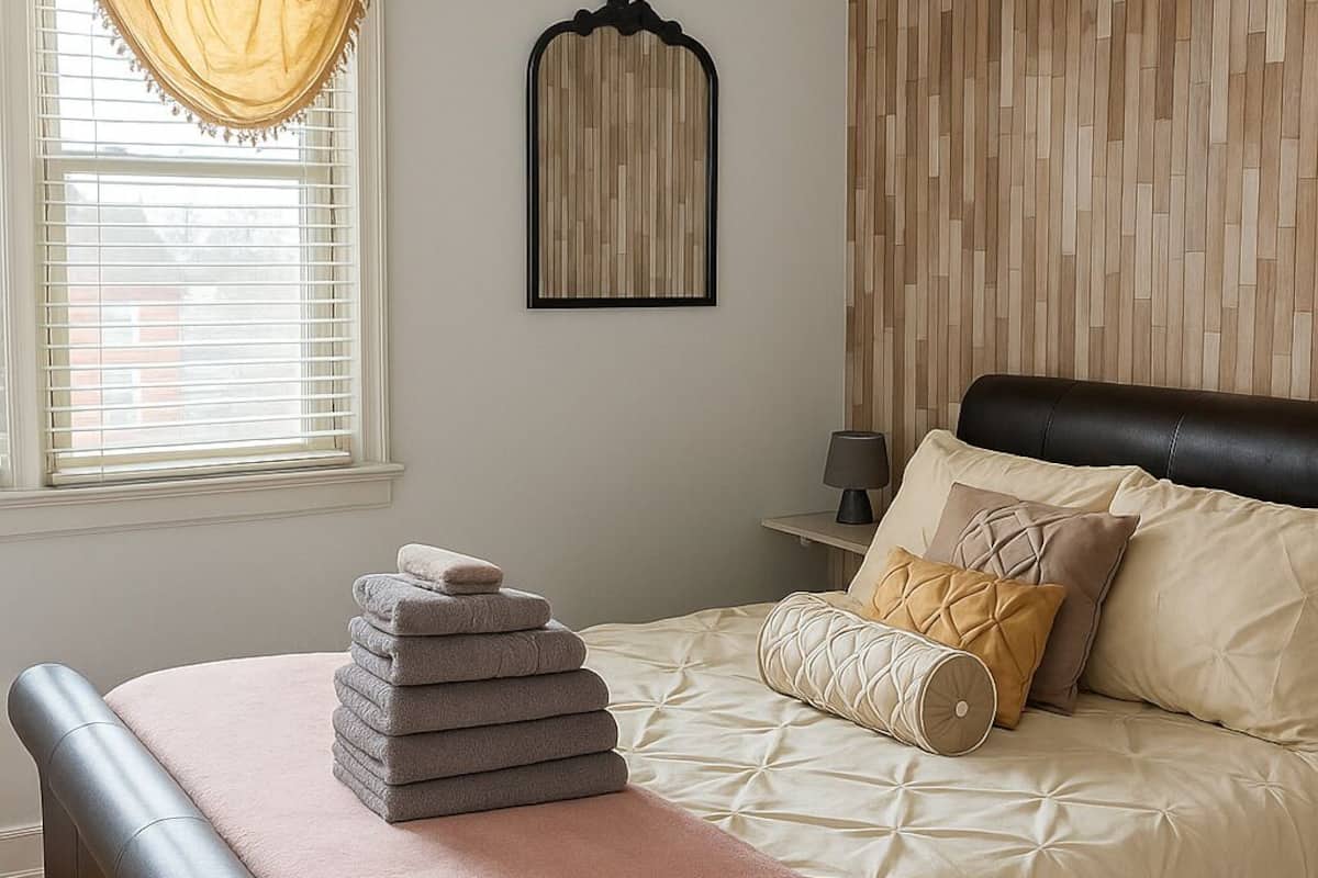 Basic Room | Premium bedding, iron/ironing board (on request), WiFi (free)