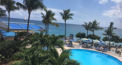 Royal Islander La Plage en St. Maarten, disponible del 18 al 25 de abril por $ 1400