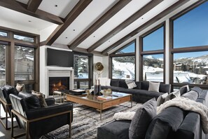 Smart TV, fireplace, books, stereo