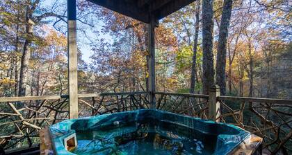 Rustic mountain cabin. Pet-friendly, 3 story, 4 bedrooms, hot tub & kids' zone â°