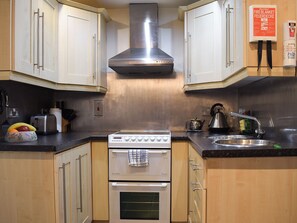 Dishwasher, cookware/dishes/utensils, freezer