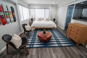 2 bedrooms, desk, iron/ironing board, travel crib