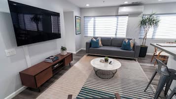 TV connectée, livres, écrans d'ordinateur, imprimantes