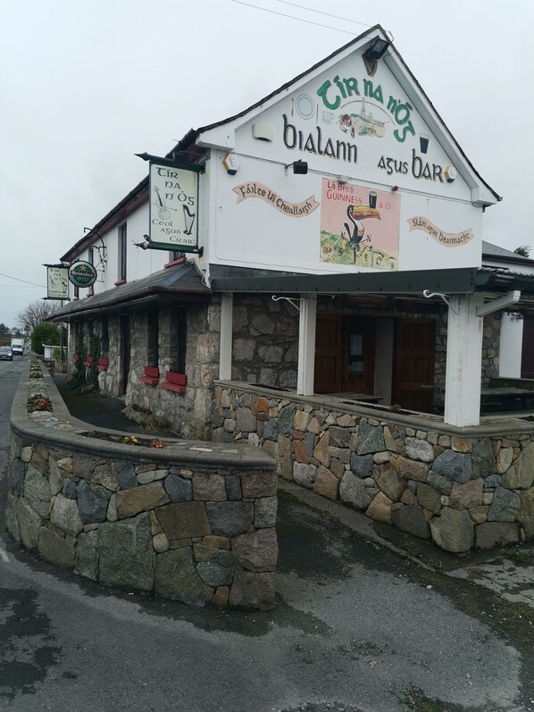 Vista frontal de la propiedad